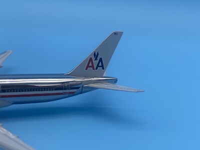 1:400 Boeing 777-200 American Airlines N777AN Polished Chrome