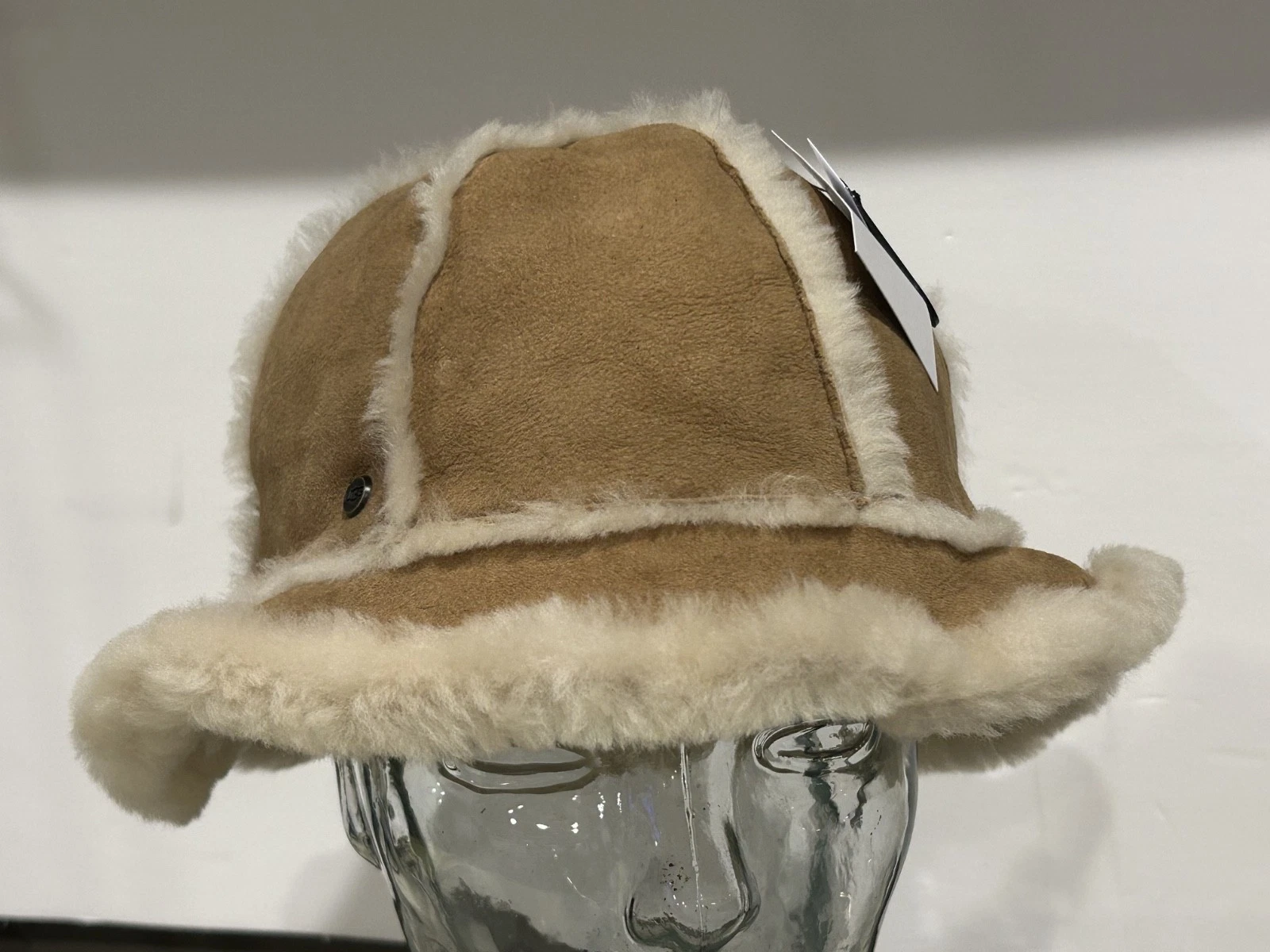 UGG Sheepskin Bucket Hat Tan Beige Starfish Large/XL L/XL Ladies NEW !