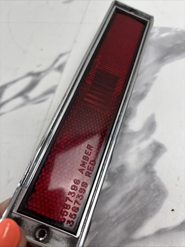 Chrysler New Yorker Newport 1974-1978 lente marcadora lateral trasera roja con cromo OEM Foto 3 de 4