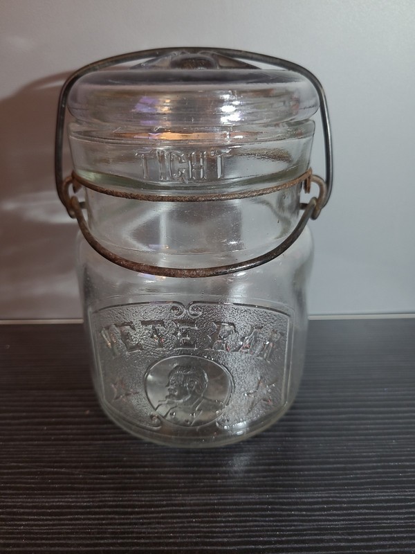 Vintage Pint Veteran fruit jar 