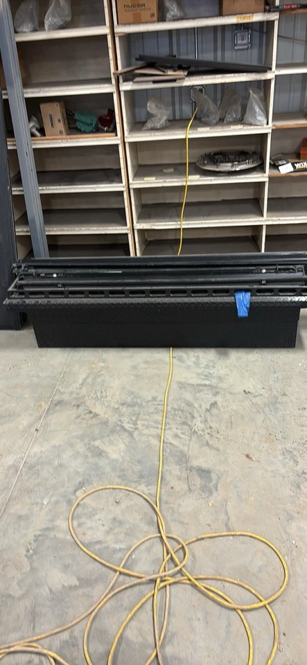 Tonneau GMC 6英尺8英寸床罩 — 第 2/2 张图片