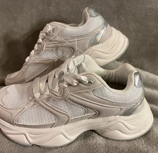 Rachel Zoe Women’s Sneakers – Size 7 – Trendy Athletic Footwear