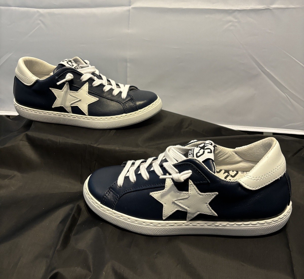 2STAR Size 37 Sneaker in blue leather, stars logo, rubber outsole