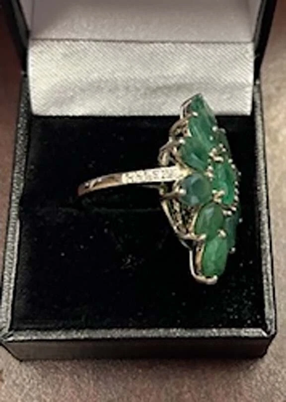 natural 6.09 ct emerald ring - Image 2 of 4