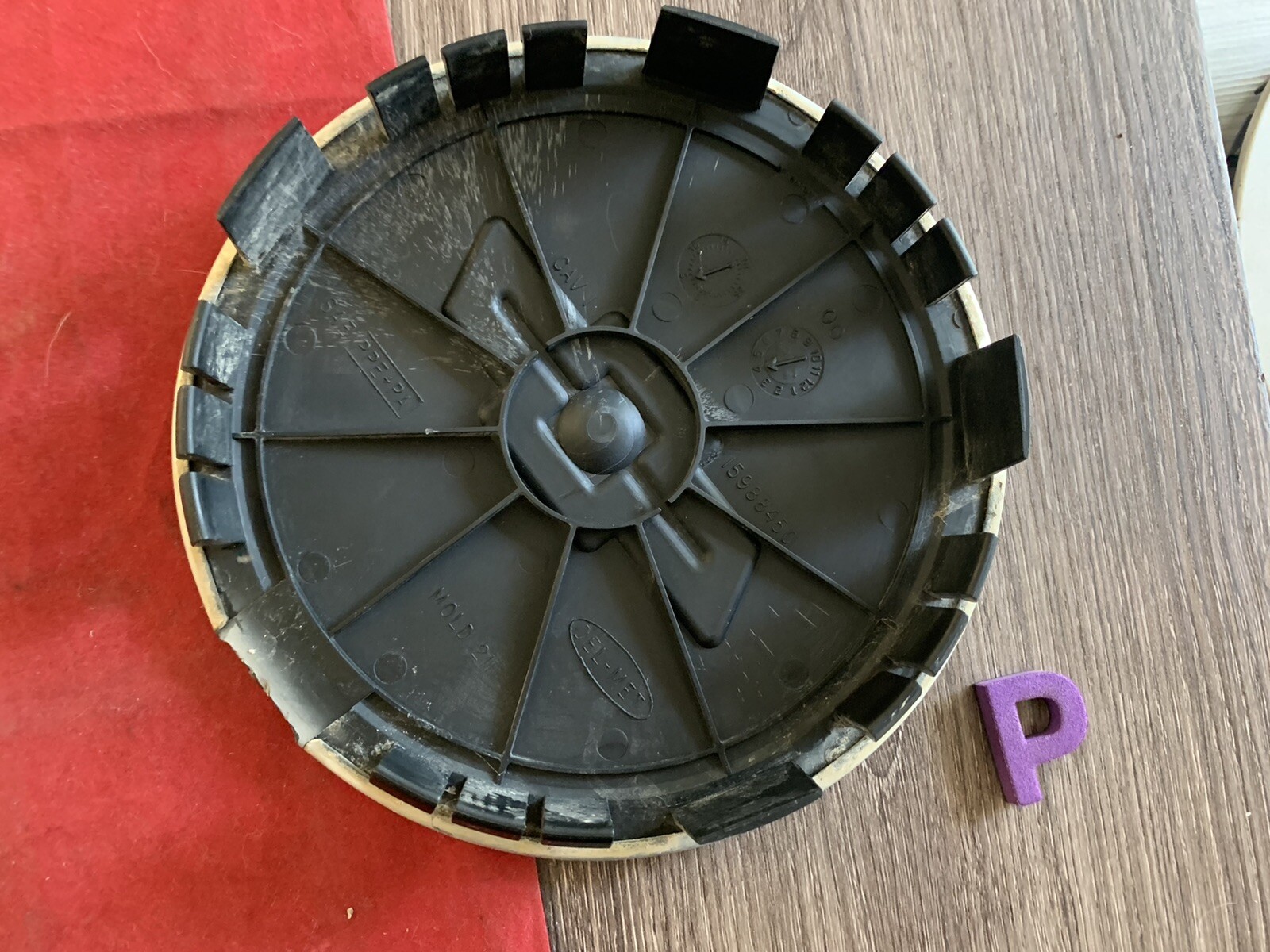 P (1) *RARE* 19962000 Chevy S10 Blazer Center Cap ZQ8 Factory OEM