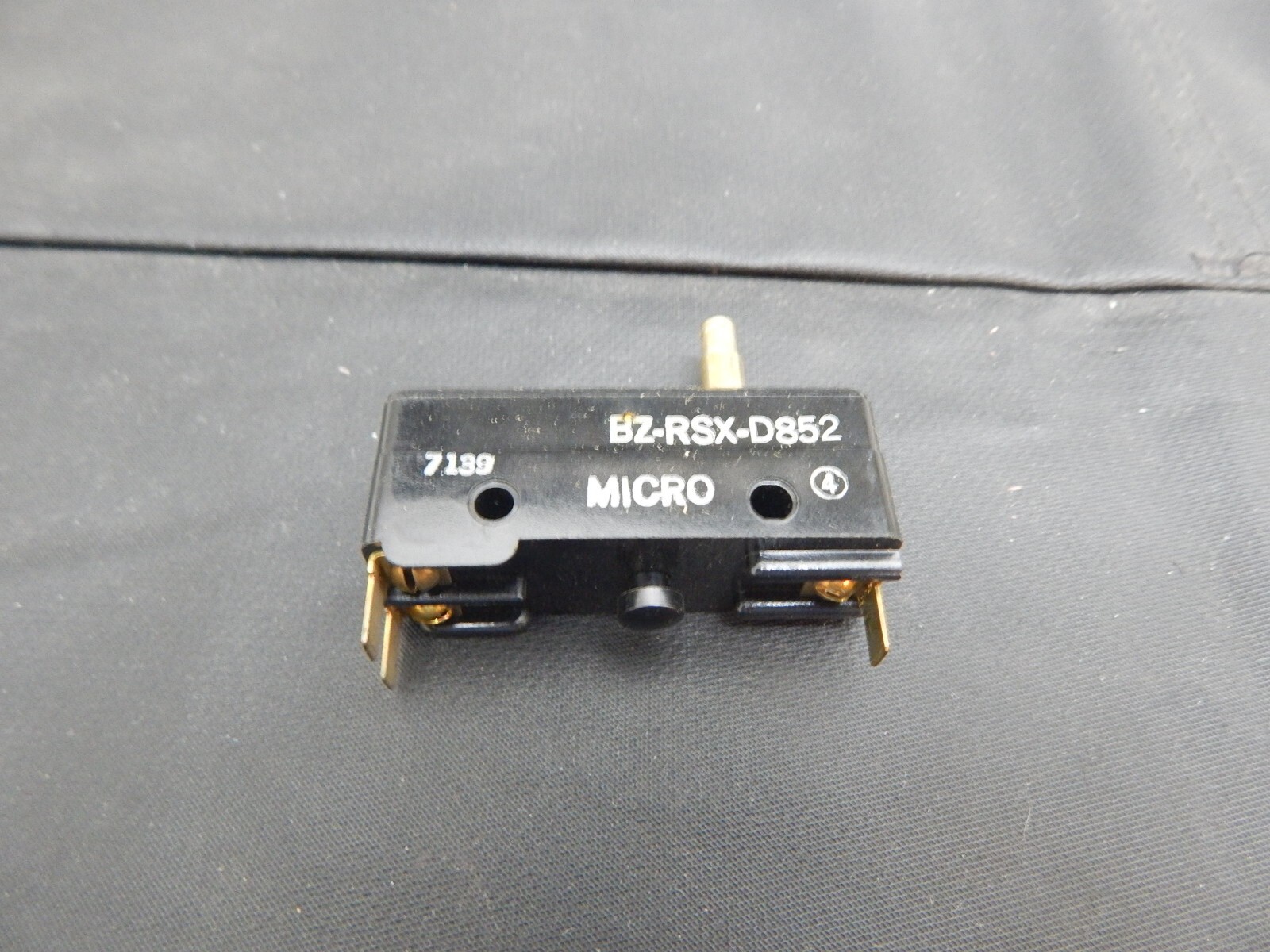 HONEYWELL MICROSWITCH BZ-RSX-D852 SELF LOCKING PUSH SWITCH PUSH BUTTON RELEASE