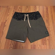 Howler Bros Los Vaqueros Board Short bandana dark olive 8  