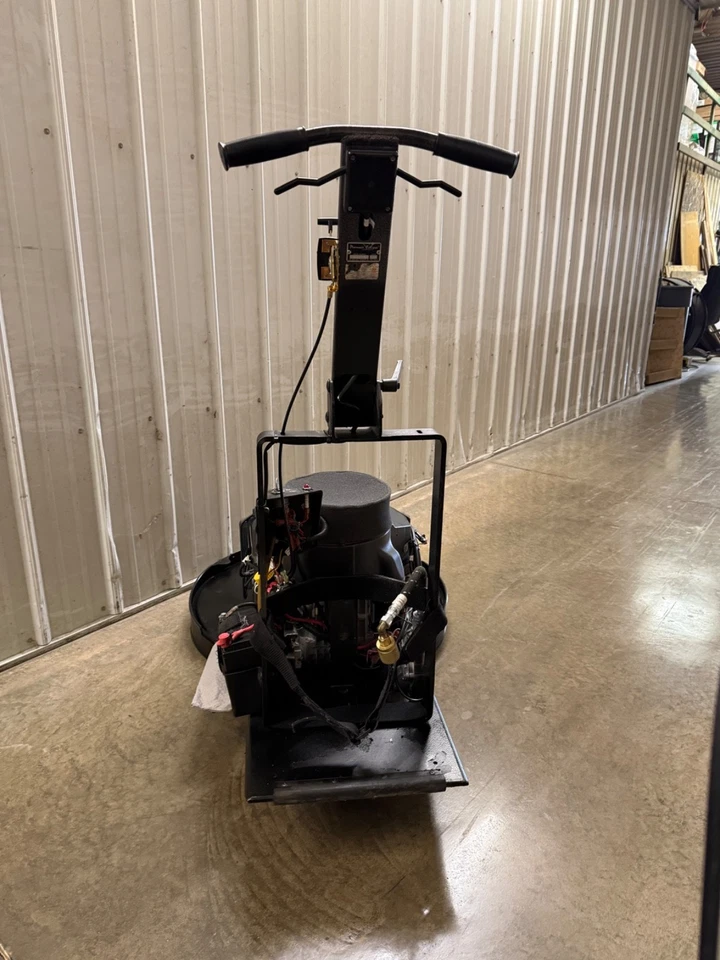 Pioneer Eclipse 420BU 28" Propane Buffer with dust skirt. New tank included!! - Image 3 of 4