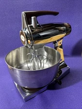 VTG 1975 Sunbeam Deluxe Mixmaster Chrome Brown Stand Mixer 12 Speed Bowl & cord