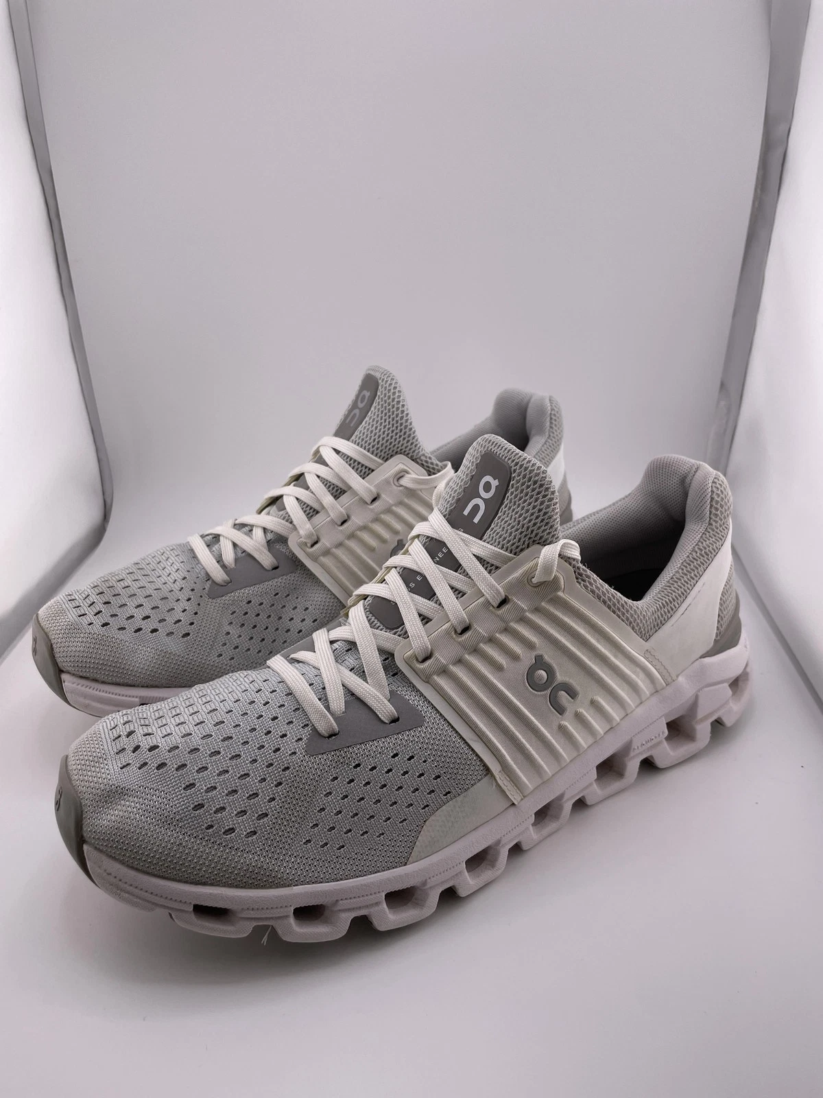 On Cloud Shoes Womens Size 9.5 Mens 8.5 White Gray CloudTec Helion Swiss Running