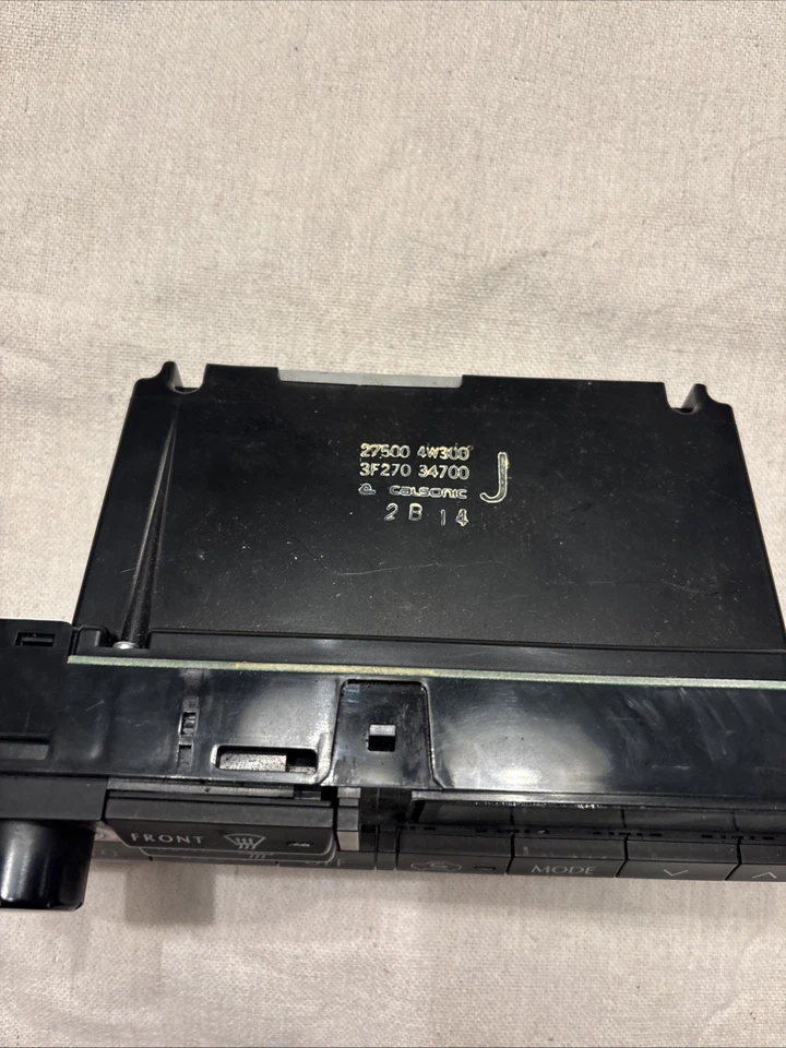 Climatizadores digitales Infiniti QX4 2001-2003 (OEM) 27500-4W301 Foto 4 de 4