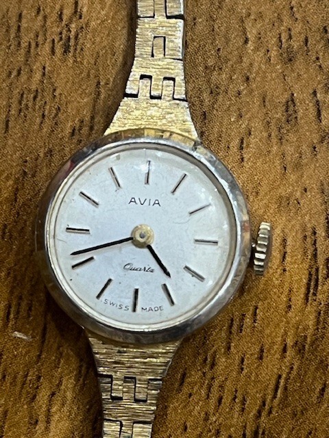 Swiss Made Working Ladies - Avia Watch Rare Quartz Vintage Classy Bracelet - vintagewatches.pk