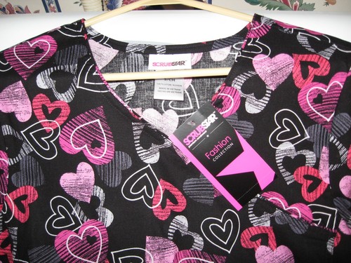 WOMENS SCRUBS TOP SIZE SMALL SCRUBSTAR SCRUBWEAR BLACK & FUSCHIA PINK HEART - Picture 3 of 3