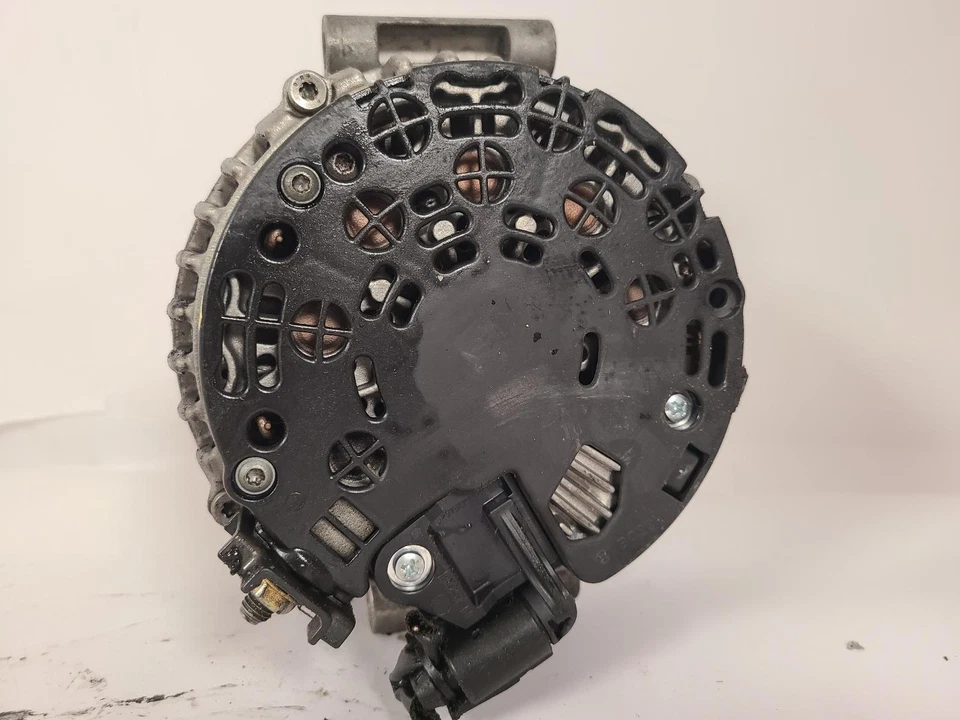 Alternador usado se adapta a: Mercedes-Benz Mercedes clase s 221 2008 tipo S550 AWD a través de Foto 3 de 4