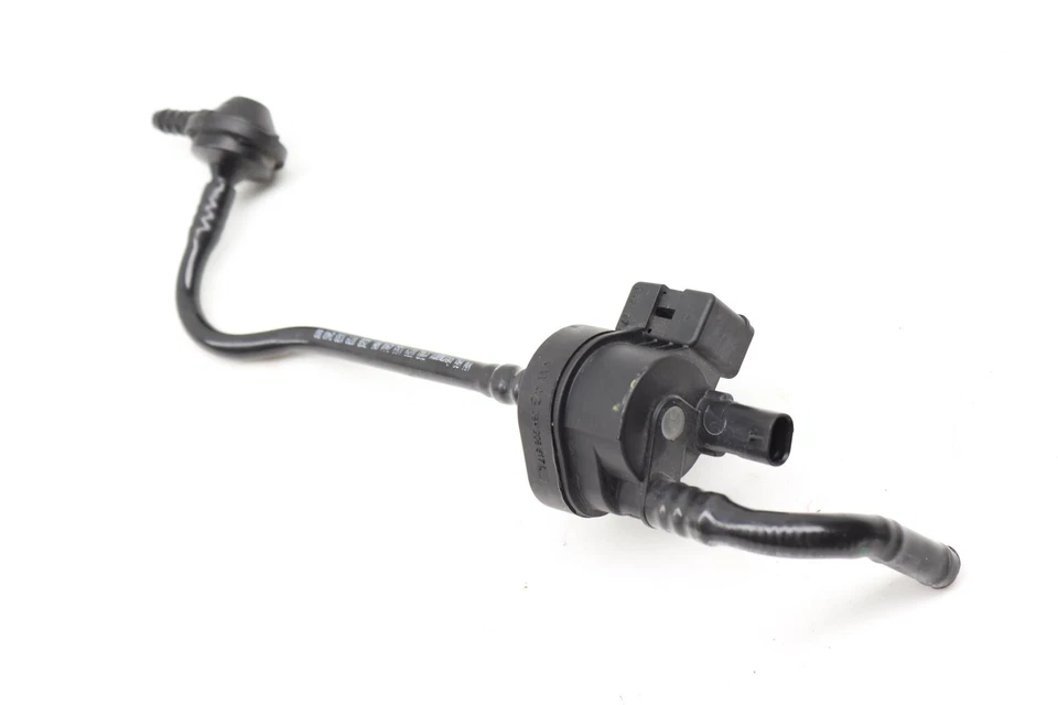 AUDI RS7 2014-2018 4,0 L - Válvula de bote de vapor de combustible de carbón 079133240BD Foto 2 de 4