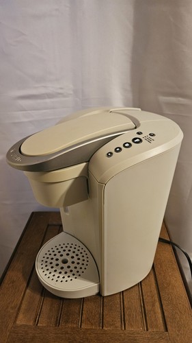 Keurig K Select K80 Mattweiß Single Serve K Pod Kaffeemaschine. GEPRÜFTE FUNKTIONIERT.