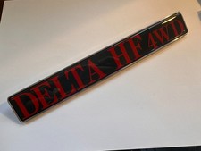 Logo Fregio Posteriore Originale Lancia Delta HF 4WD – 8242645 – Nuovo