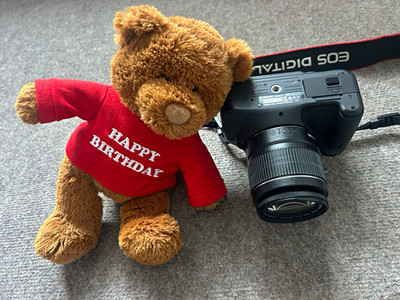 Canon EOS 600D DSLR-Kamera EF-S 18-55mm f/3,5-5,6 18MP 1080p 3''