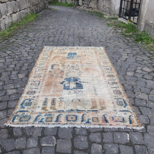 Alfombra antigua anudada a mano con motivo humano, alfombra decorativa única, 3,3x6 pies - Imagen 3 de 9