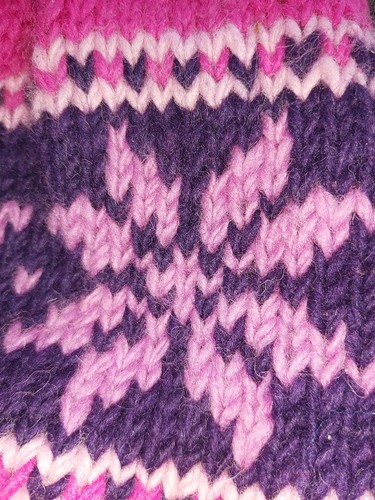 100% wool fleece lined peaked snowflake hat with ear flaps size M purple/pink - Picture 4 of 4