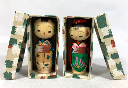 Verschachtelte Kokeshi Puppe Familie Paar Japanisch und Washi Papier bedeckt Box - Bild 4 von 4