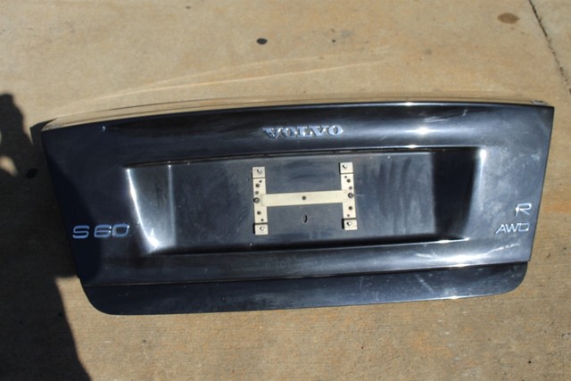 Trunk lid open volvo