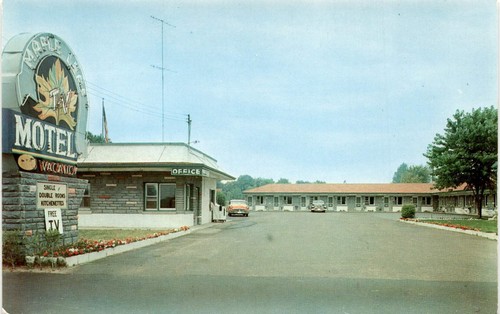 MAPLE LEAF MOTEL, 4540 Kingston Rd., No. 2 Hwy, West Postcard - 第 1/2 張圖片
