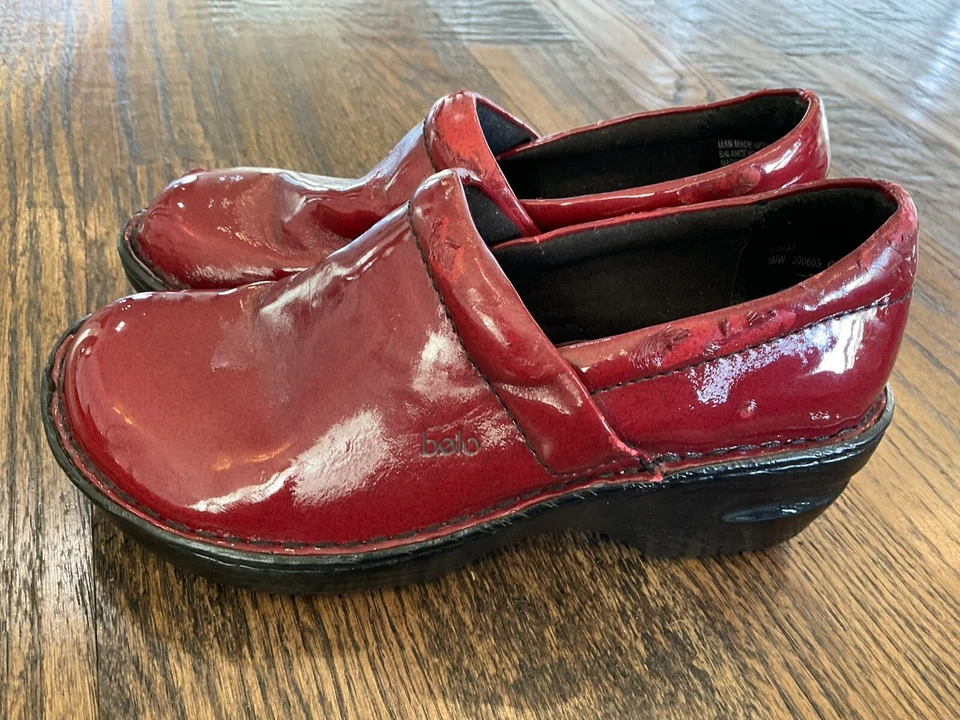 Tamancos/sapatos casuais vermelhos aparência patenteada BOLO, #J00605, feminino EUA tamanho 6.5 UE 37 - Imagem 4 de 4