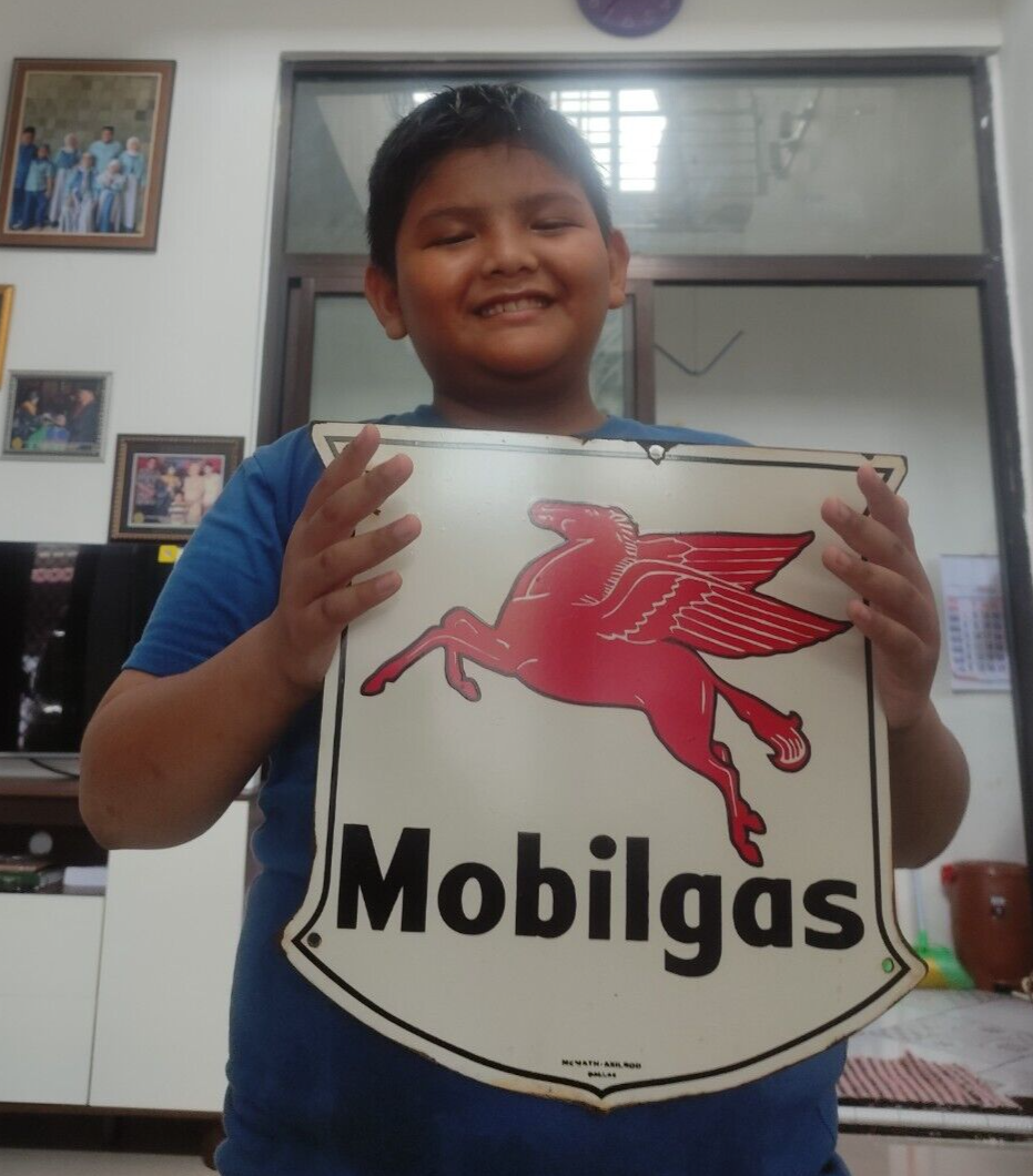 Vintage pegasus advertising Not porcelain mobilgas sign, 30cmx30cm