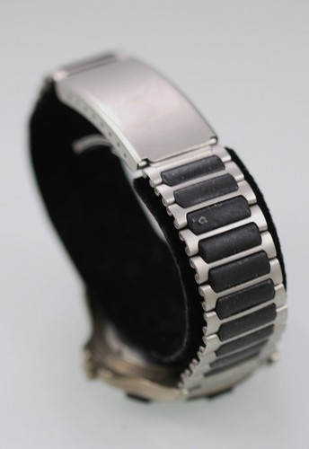 Relic Wet Watch Men Stainless Steel Silver Black Plastic Battery 50m WhiteQuartz - Picture 2 of 6