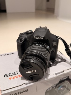 Canon EOS 2000D DSLR + EF-S 18-55mm Objektiv Kit + Akku + Ladegerät Zubehörpaket