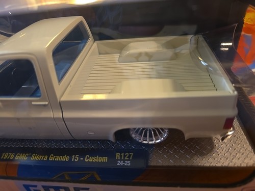 M2 Machine 1:24 Scale 76 GMC Sierra Grande Custom Firebird Squarebody Truck GM - Picture 4 of 11