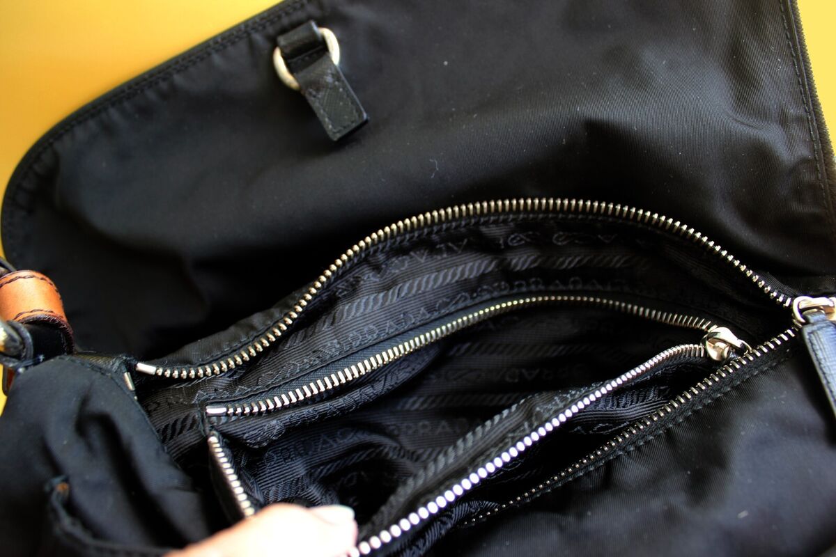 PRADA CLASSIC SHOULDER bag, heavy leather strap. In near PRADA CLASSIC SHOULDER bag, heavy leather strap. In near