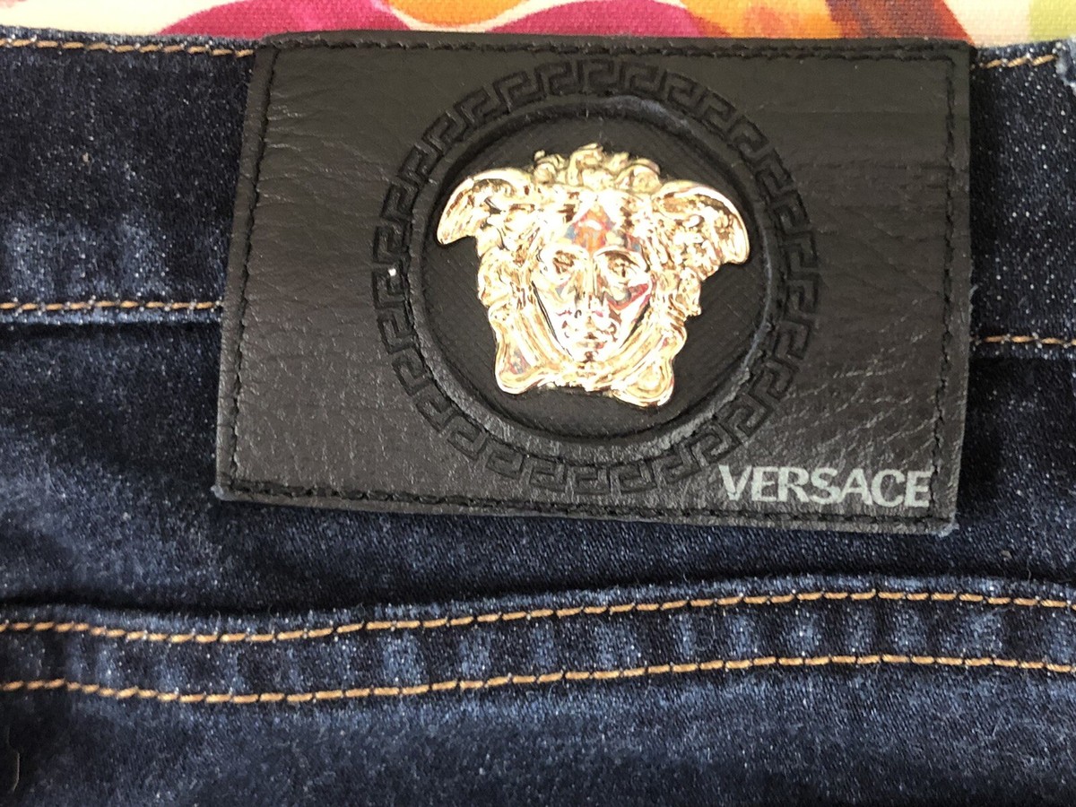 【関税&送料込】Versace Jeans Couture Zebra Rhinestone Logo Versace Jeans Couture Zebra Rhinestone Logo T-shirt Versace