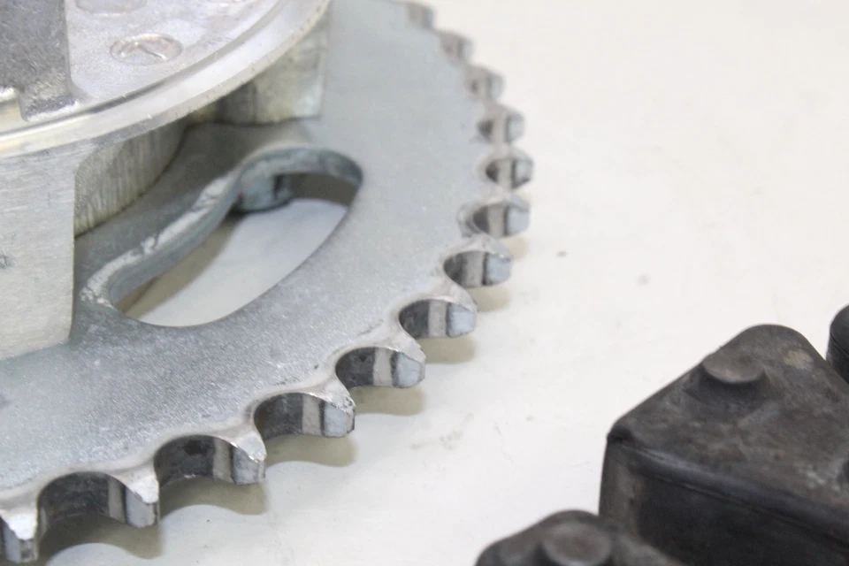 Задняя звездочка 2000 Honda Cbr600f4 43251-mee-000 от оригинального производителя - Изображение 3 из 4