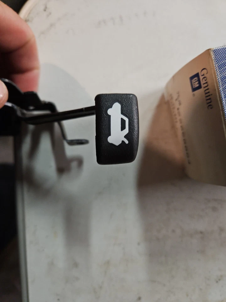 Manija de liberación de maletero para Pontiac Sunfire/Chevy Cavalier 95-05 NOS GM 22650084 Foto 4 de 4