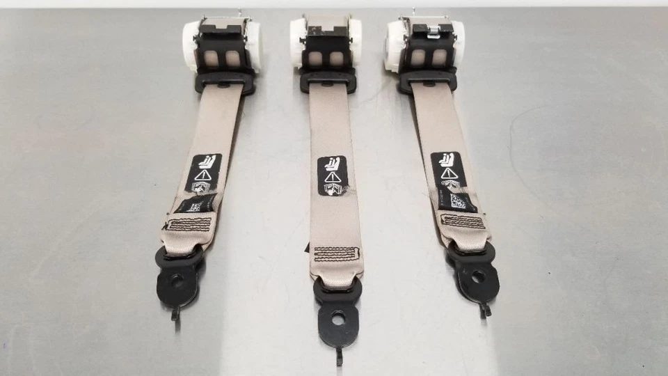 11 BMW ALPINA B7 F02 SEAT BELT RETRACTOR SET PAIR REAR WHITE - Image 2 of 4