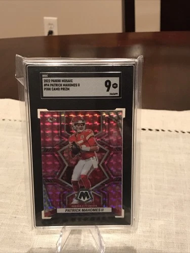 2022 Panini Mosaic #94 Patrick Mahomes Il Pink Cameo Prizm PSA 9