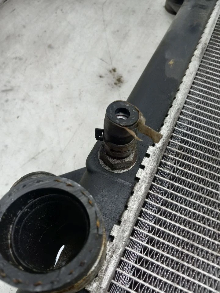 07 08 09 10 11 12 13 14 TOYOTA FJ CRUISER РАДИАТОР 4.0L - Изображение 4 из 4