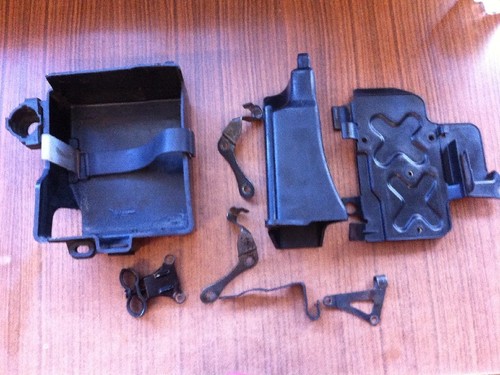Halter und Kunststoffteile z.B. Batteriekasten etc. Yamaha XJ 750 Seca