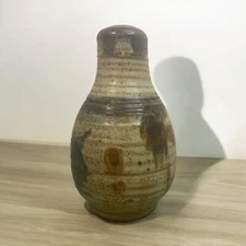 Bob Eckels Textured Pottery Narrow Neck Primative Looking Vase 6.5"