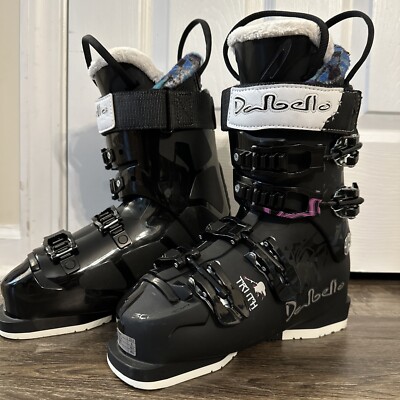 Ski Boots Dalbello Scorpion Size US 6 Mondo 23.5 Slim Fit *Mint Condition*