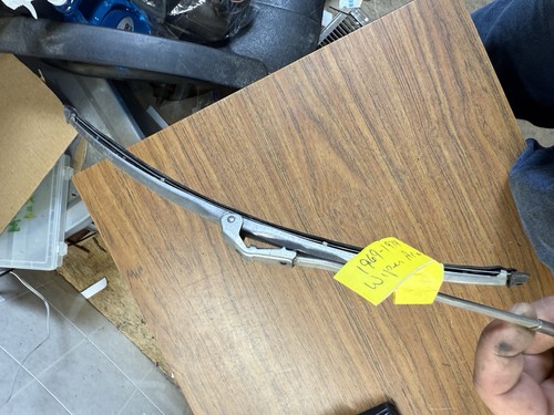 1969 - 1974 Volvo 140 / 142 / 144 / 145 Windshield Wiper Arm #2 610251 821450 - Picture 7 of 9