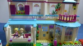 Lego Friends - 41314 Stephanie's House, only missing 1 character