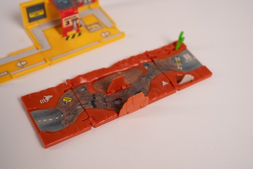Micro Machines + Veicoli LGTI • Super Van City + Cassetta Attrezzi + Piste Rollin - Foto 19 di 24