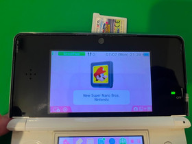 Nintendo 3DS Console &ndash; Ice White (EUR) + 128GB microSD + 3 Games