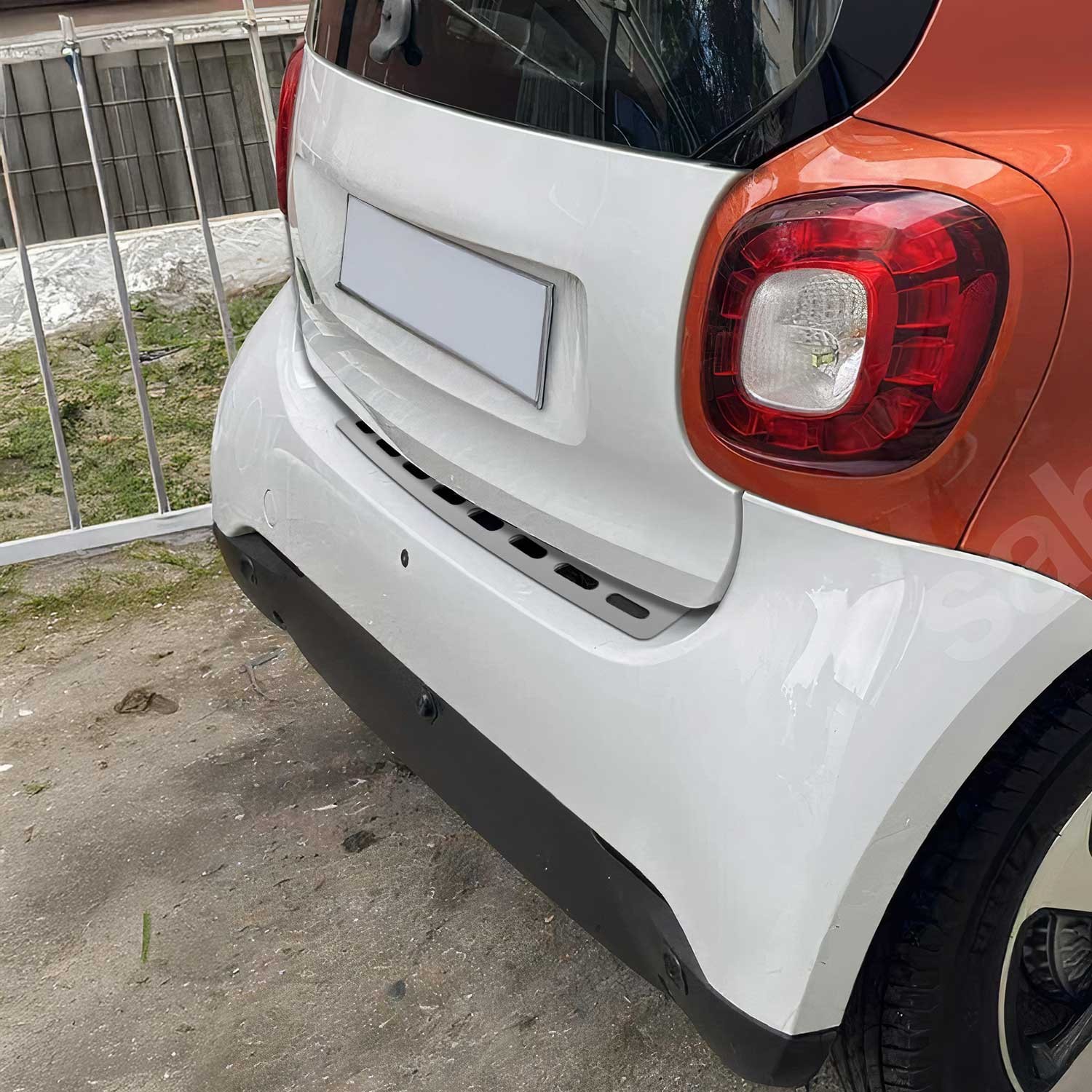 Protection pare-chocs arrière Smart ForTwo III W453 contre les rayures de coffre en inox