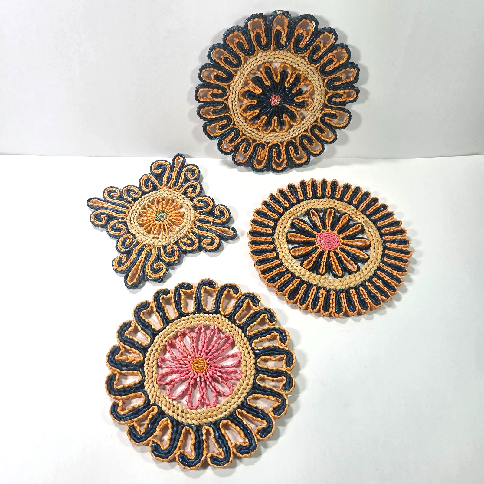 Vintage Woven Raffia Trivets Set 4 Floral Hot Pads Boho MCM Straw Wall Decor - product detail image 2