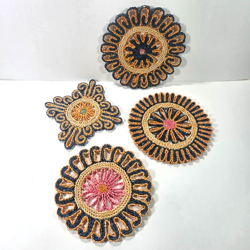 Vintage Woven Raffia Trivets Set 4 Floral Hot Pads Boho MCM Straw Wall Decor image 2