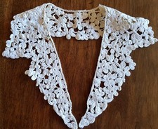 Col ancien brodé en soutache ,longueur vers le cou 55 cm